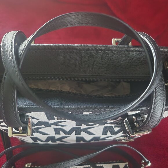 Michael Kors - Picture 7 of 8